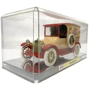 1916 Studebaker Bank Diecast Model Car by Liberty Classics in Glass Case 1:25